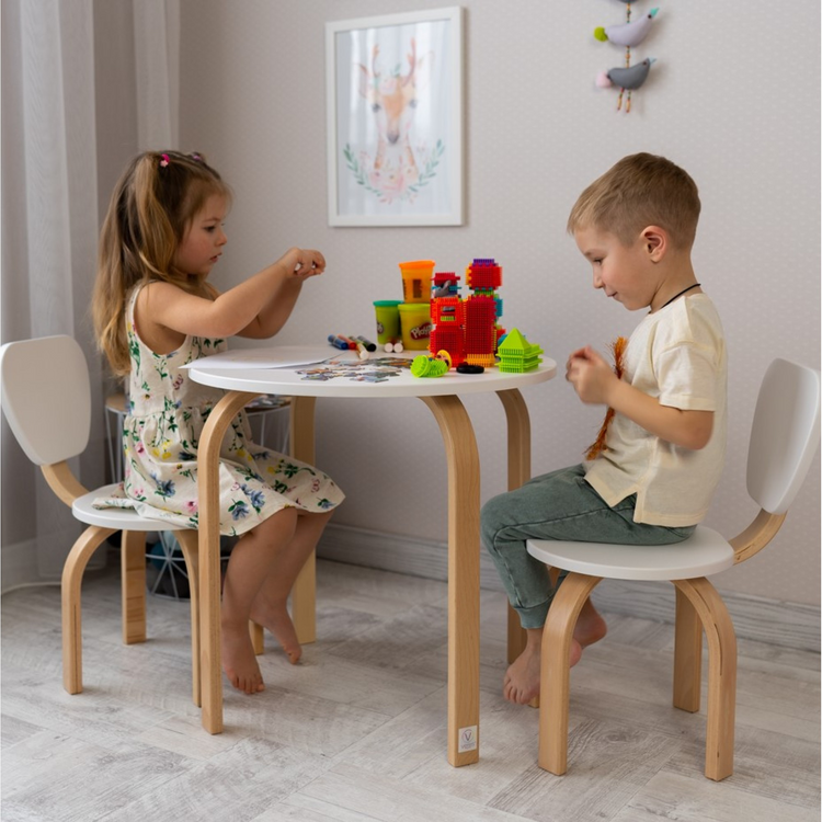 Veres Tische und Stühle: Komfortable und moderne Möbel für das Kinderzimmer, die funktionalen Stauraum mit stilvollem Design kombinieren.