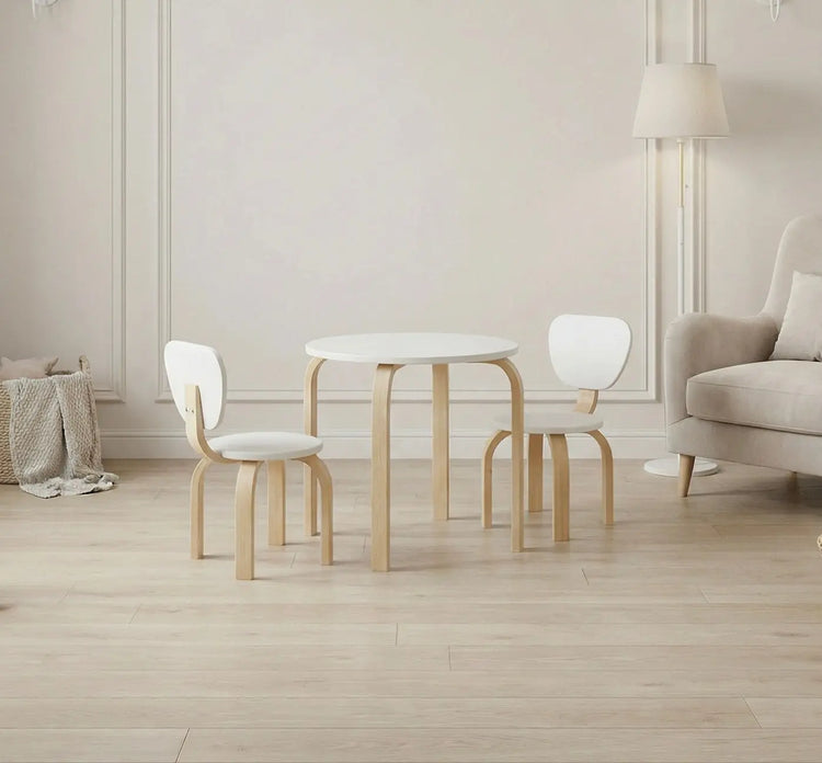 Veres Tische und Stühle: Komfortable und moderne Möbel für das Kinderzimmer, die funktionalen Stauraum mit stilvollem Design kombinieren.