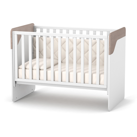 Veres Sydney Babybett mit beweglicher Seitenwand in Weiß und Cappuccino (120x60 cm) – elegante Babybett-Kombination mit beweglicher Seitenwand für bequemes Wickeln und mehr Flexibilität.