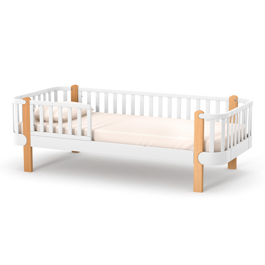 Veres Monaco 190 Jugendbett in Weiß Natur. Elegante Kombination aus weißem Rahmen und warmen Holzakzenten für eine natürliche Wohnatmosphäre.