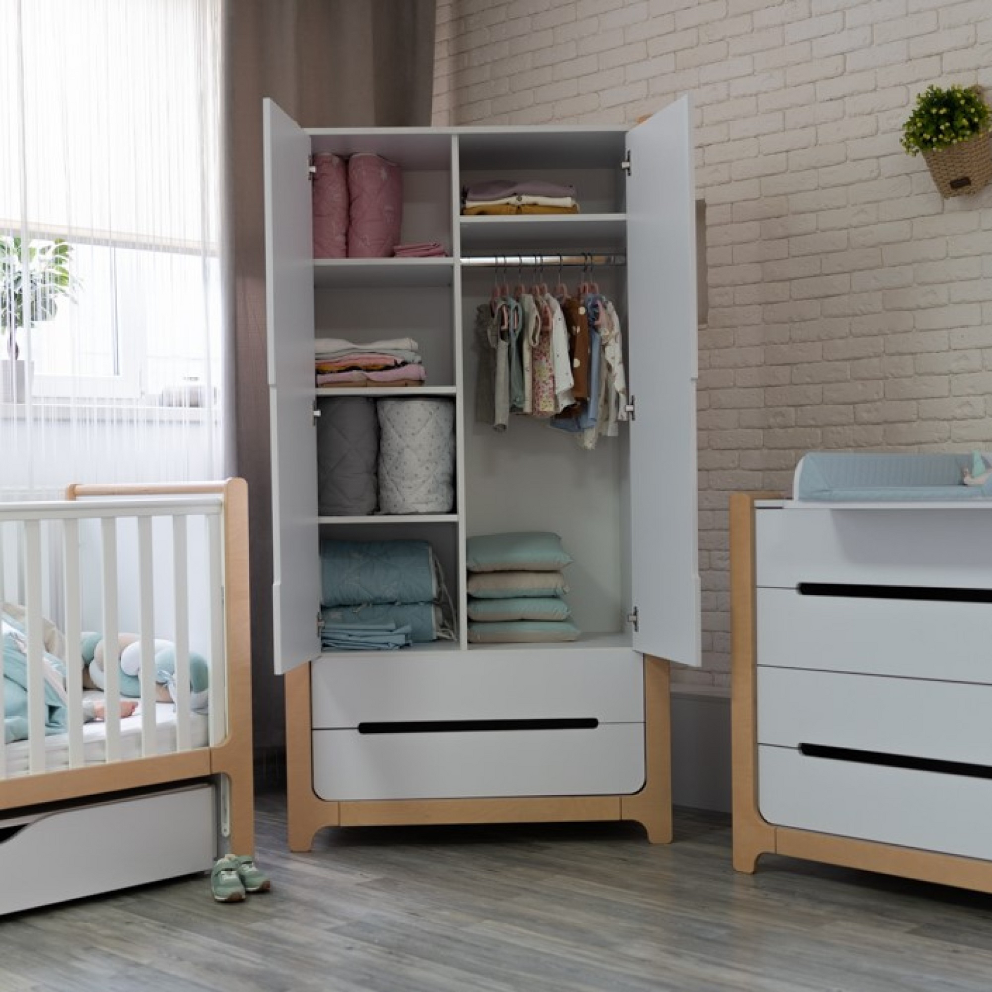 Veres Nice Kollektion – Die komplette Veres Nice Kollektion mit Schrank, Bett und Kommode in verschiedenen Farben.