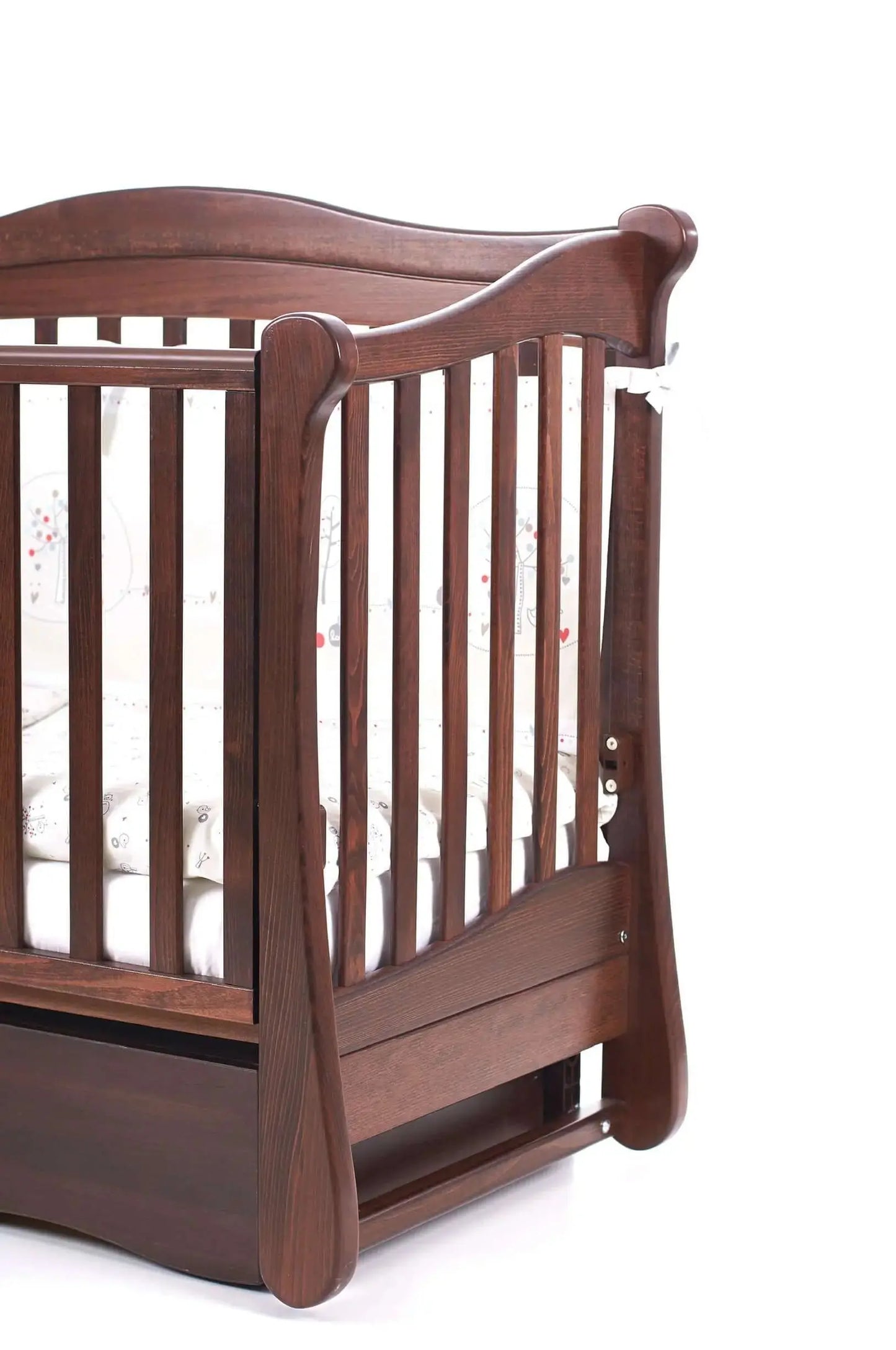 Babybett Veres LD18 – klassisches Modell im amerikanischen Stil aus Holz 120*60cm, detailreiche Herstellung.