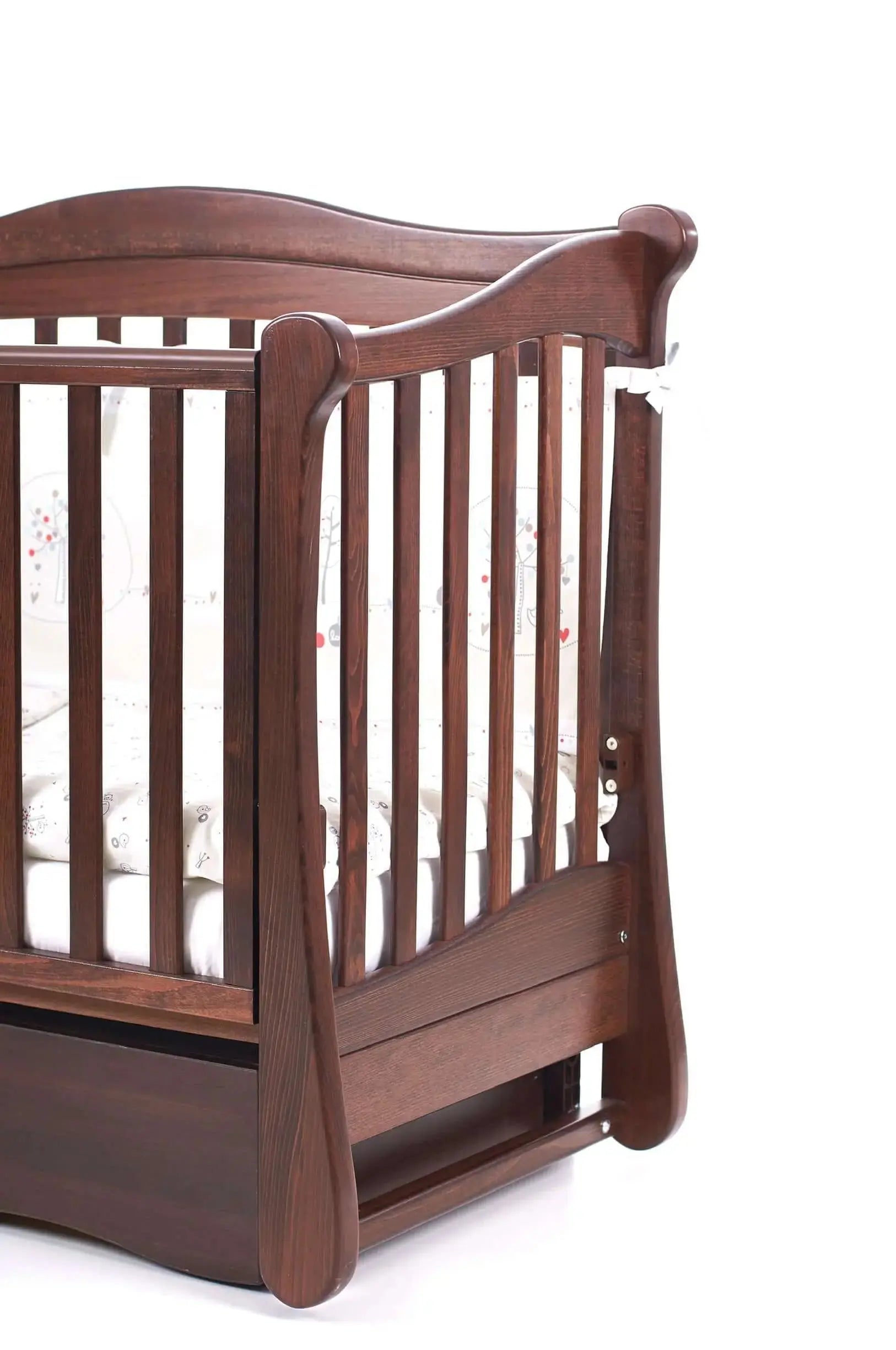 Babybett Veres LD18 – klassisches Modell im amerikanischen Stil aus Holz 120*60cm, detailreiche Herstellung.
