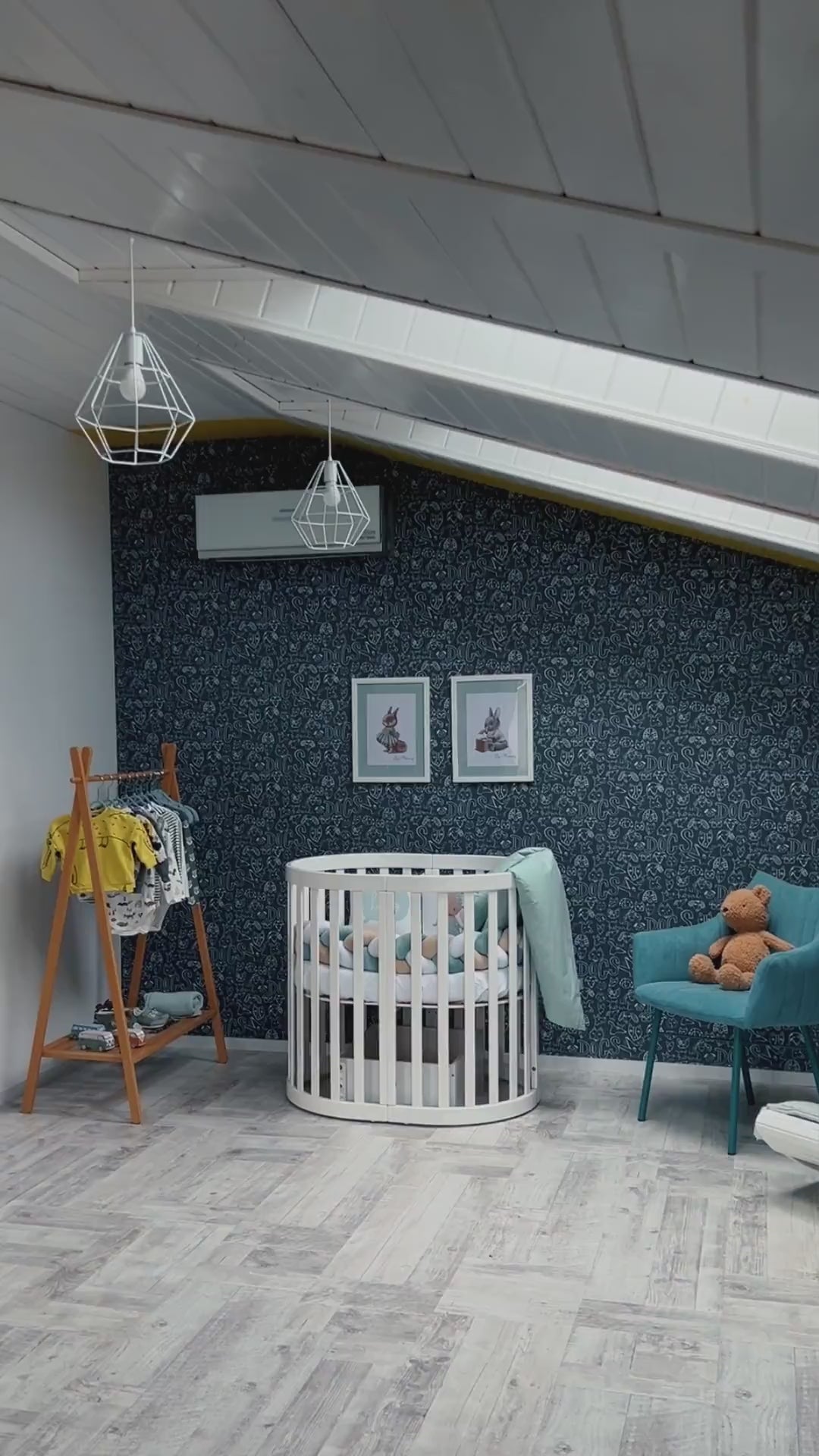 Veres Rom Babybett in Weiß, Video im modernen Babyzimmer, komfortabel und funktional im Einsatz