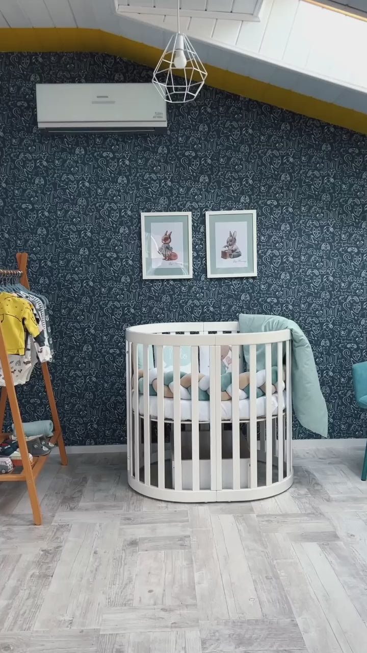 Video: So verwandelt das Erweiterungsset das Babybett Veres Rom in ein größeres Bett – praktische und einfache Lösung für eine längere Nutzung.