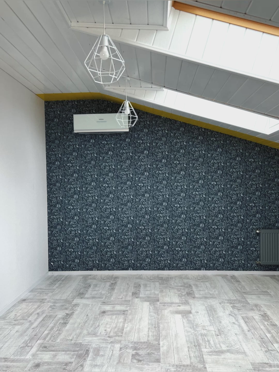 Veres Rom Babybett in Weiß, zeigt, wie die kleine Version in eine große Version (140x70 cm) verwandelt wird