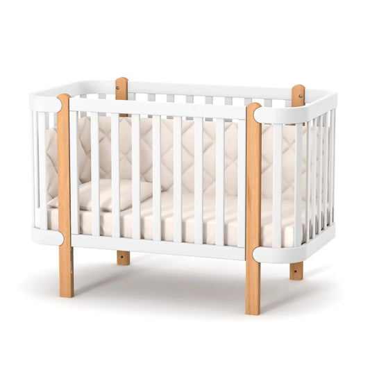 Veres Monaco Babybett 120x60 in Weiß-Natur – nachhaltiges Babybett mit natürlichem Holzfinish